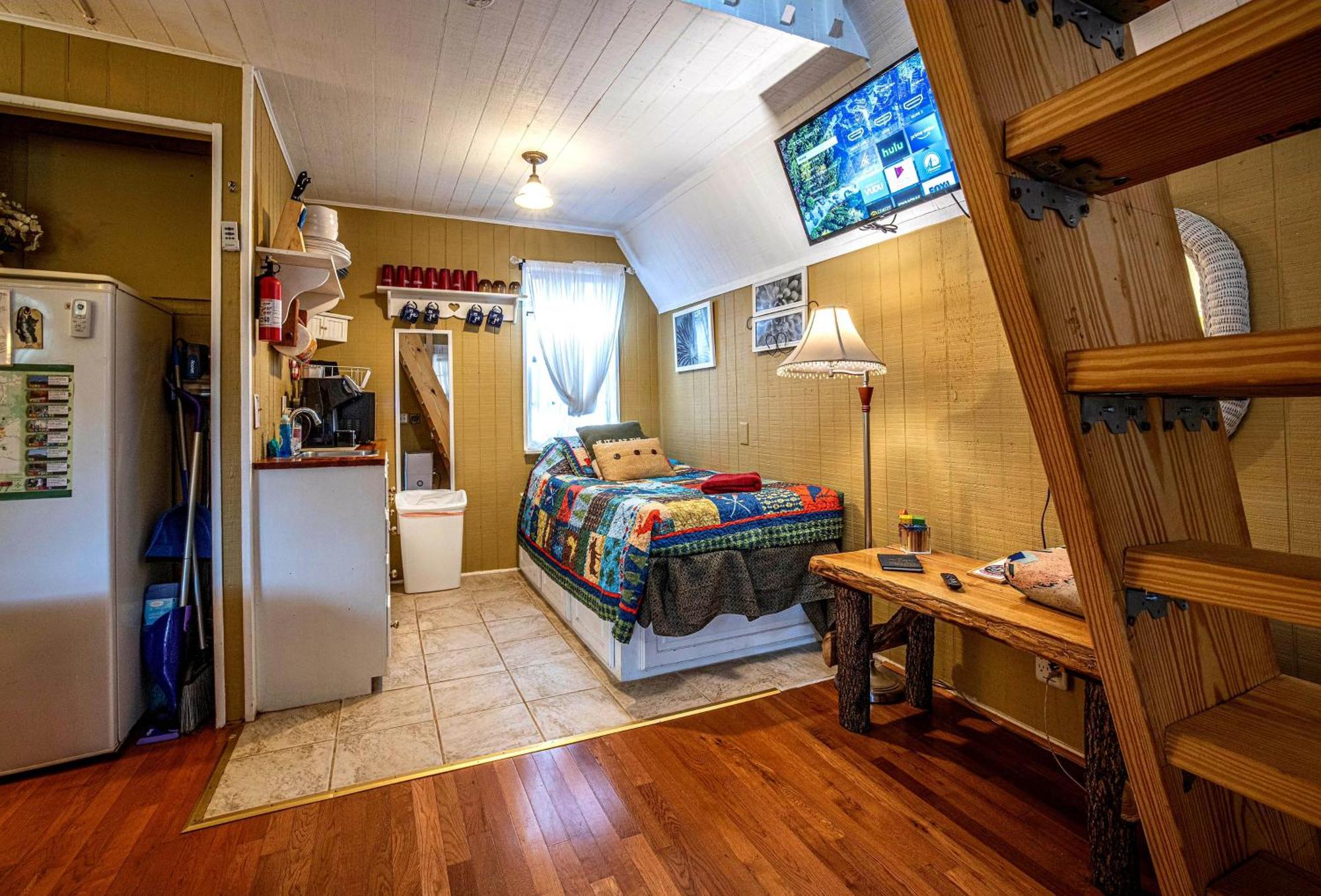Bear Creek Lodge And Cabins In Helen Ga - Pet Friendly, River On Property, Walking Distance To Downtown 海伦 外观 照片